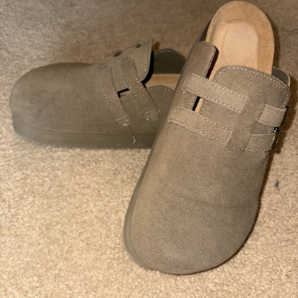Women's Suede Mules in olive